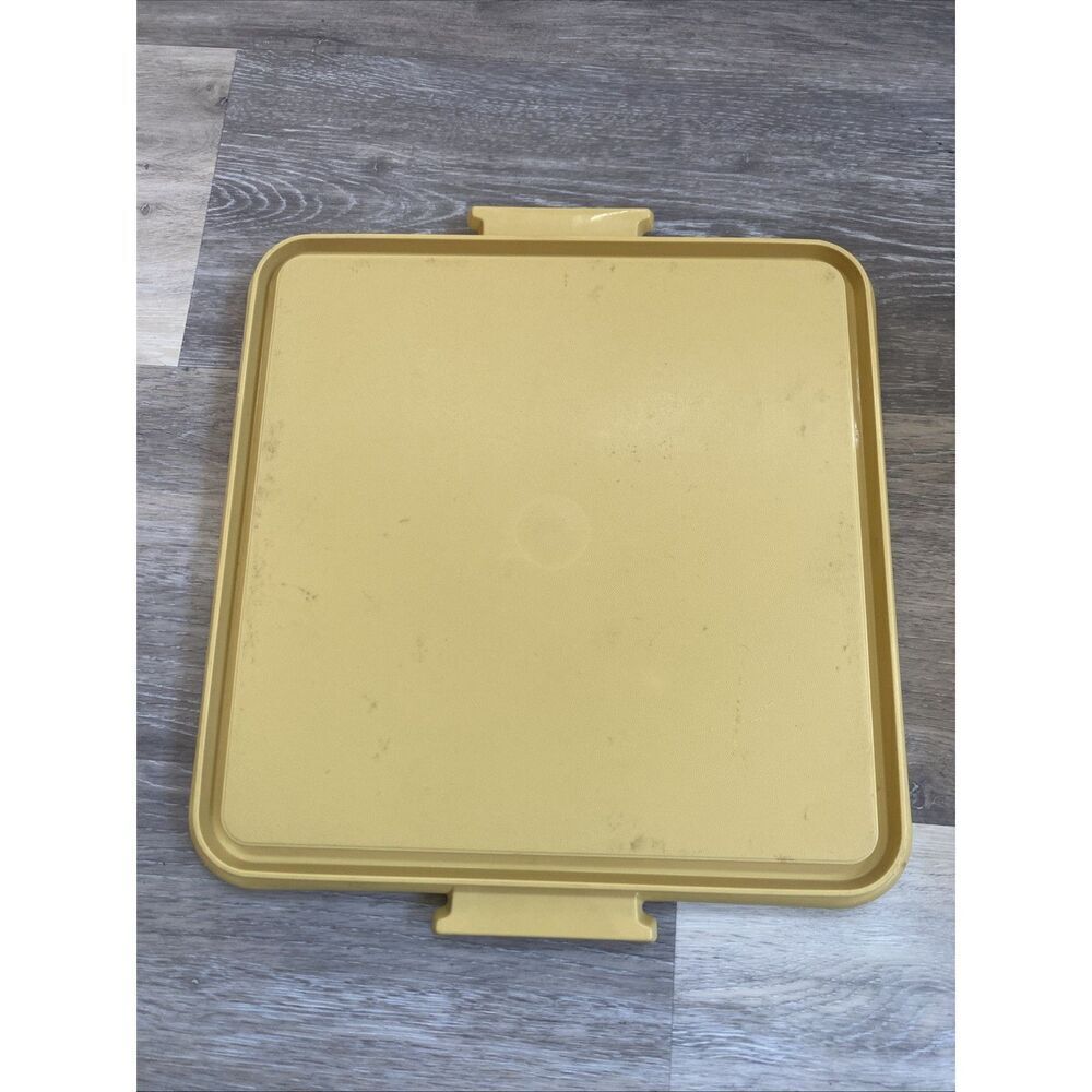 Harvest Gold Tupperware Square Cake Carrier Taker 1242-1 w Lid 1241-1 - Picture 6 of 7